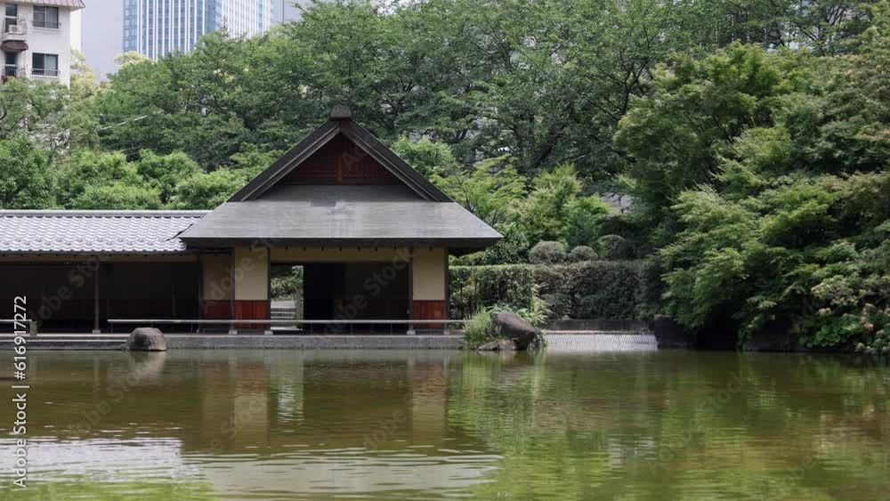大名屋敷跡に造られた日本庭園の風景。 大名屋敷跡に造られた日本庭園の風景。