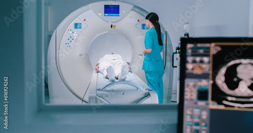 Vászonkép Nurse send patient to MRI capsule on moving table