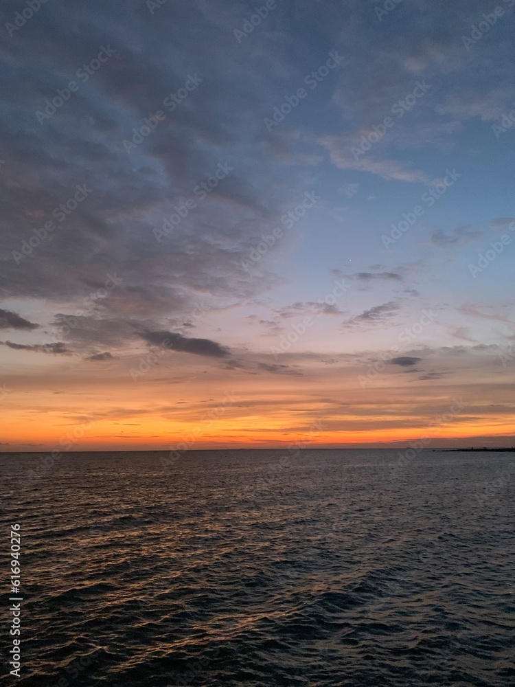 Naklejka premium sunset over the sea