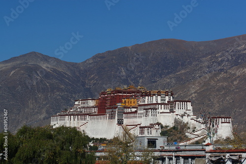 Cuadro en lienzo Colorful and beatiful Tibet