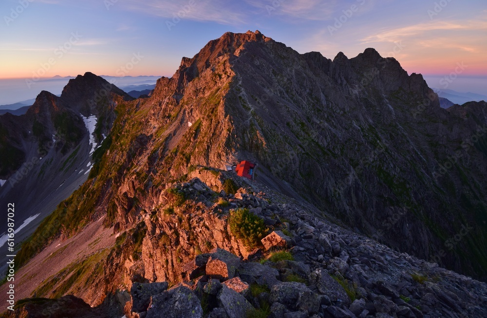 Obraz premium モルゲンロートにつつまれた奥穂高岳