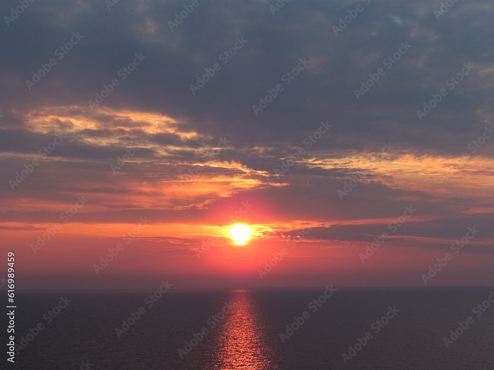Sonnenuntergang am Meer in Finnland
