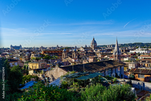 Vue sur les toits, les monuments et les clochers de Rome © patrick