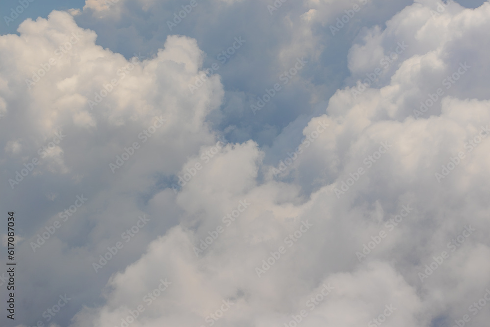 ciel bleu avec de gros nuages ciel bleu avec de gros nuages