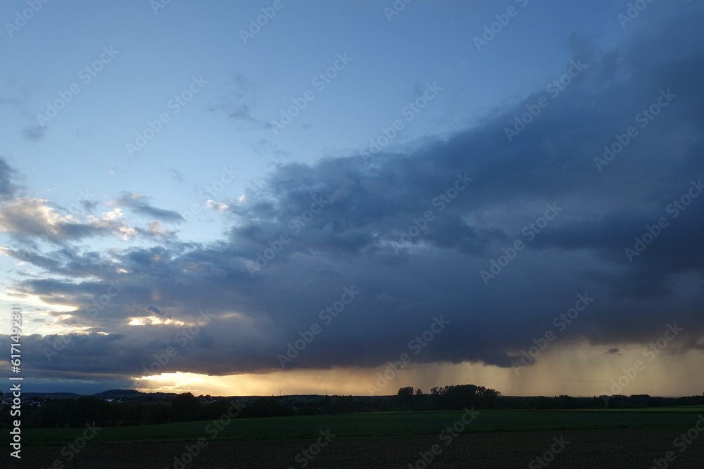 Wolkenhimmel vor einem Gewitter