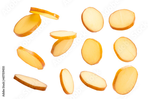 bolachas de queijo provolone voando no fundo transparente photo