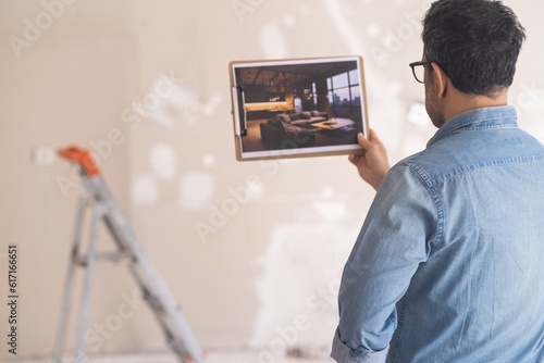 Canvastavla Man in glasses looking at picture with loft-style interior design standing in un