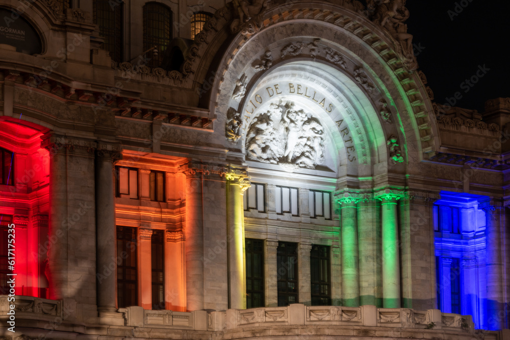 Fototapeta premium Bellas Artes conmemora el día del orgullo .Ciudad de México 