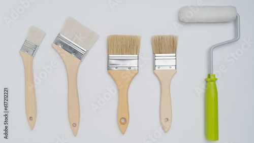 Wallpaper Mural ハケとペイントローラー│DIY・リフォーム・塗装業者イメージ Torontodigital.ca