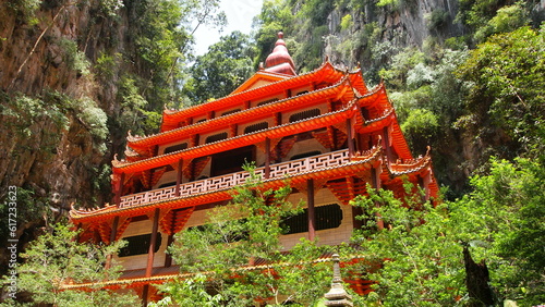 Obraz na plátně Buddhist red temple hidden in Ipoh caves