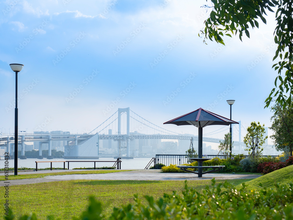 豊洲ぐるり公園とレインボーブリッジ