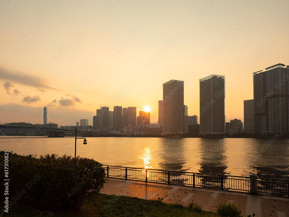 豊洲ぐるり公園の夕景 水辺の風が気持ち良い