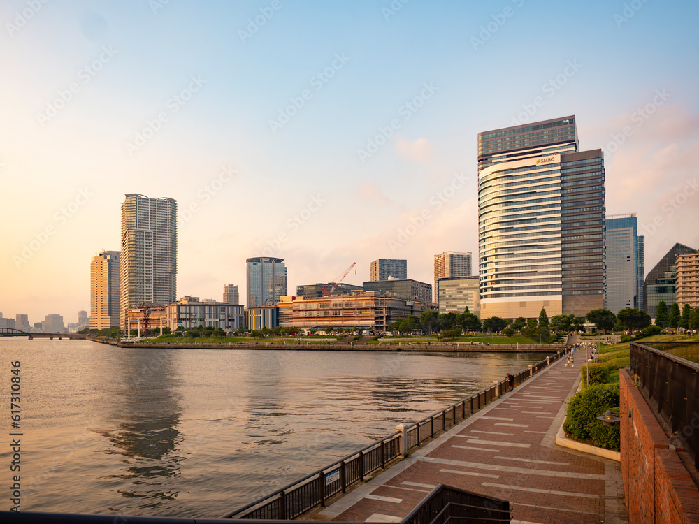 豊洲ぐるり公園の夕景 水辺の風が気持ち良い