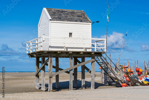 This drowning house (nowadays also a beachcombers museum) is located on the sand plain De Vliehorst on the island of Vlieland