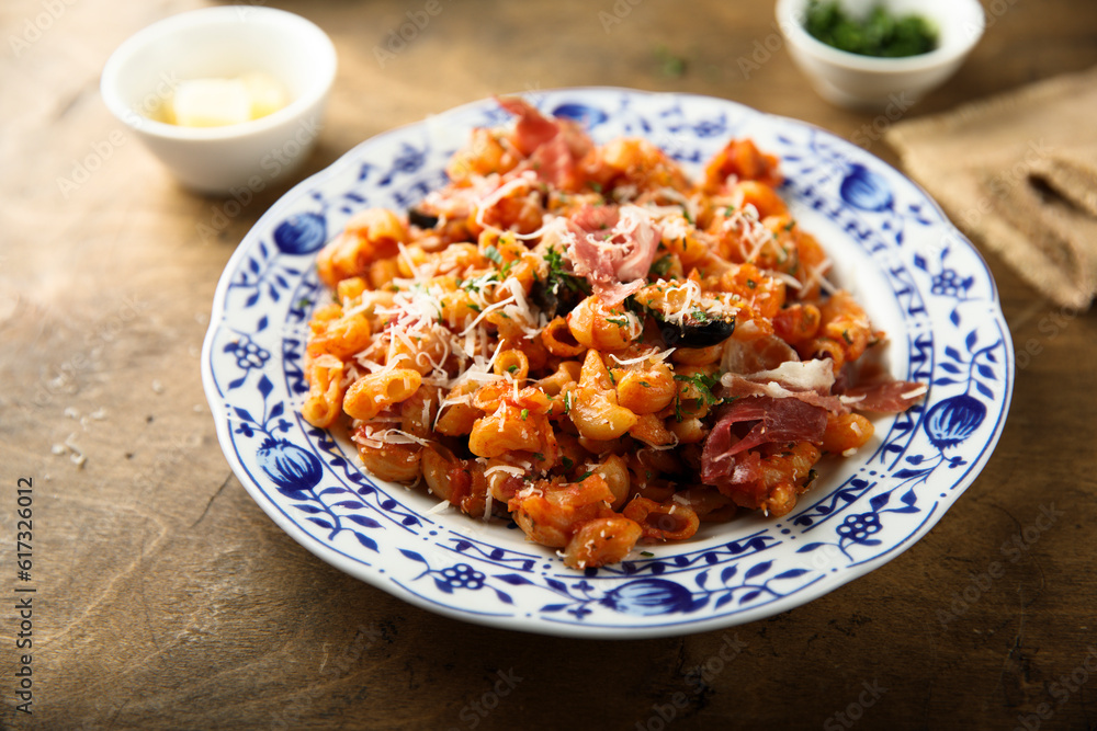 Pasta with smoked ham and cheese Pasta with smoked ham and cheese