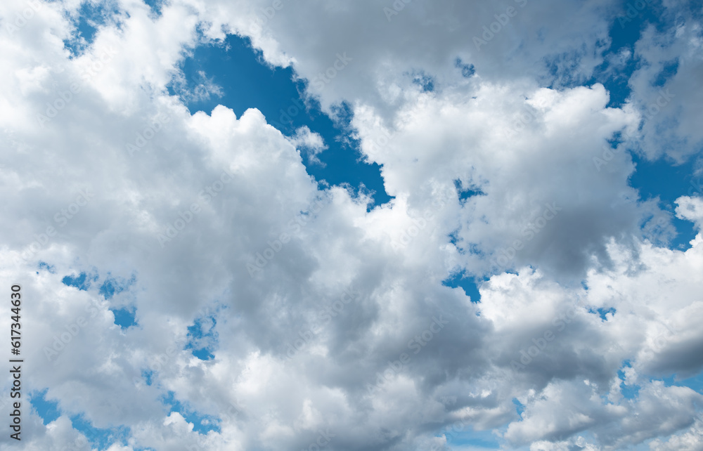Obraz premium Blue sky with cumulus clouds during summer. Wheater, meteorology, atmosphere and overcast.