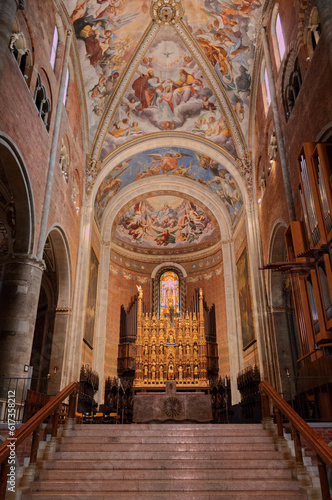 Interior of the cathedral of Piacenza.