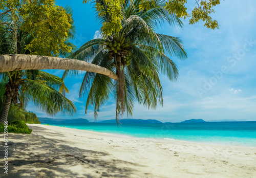 Tropical beach of Thailand © Netfalls