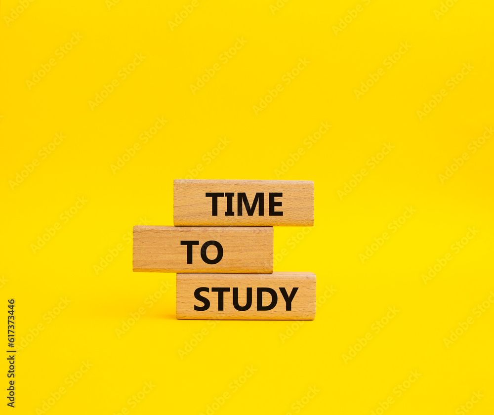 Time to learn symbol. Wooden blocks with words Time to learn. Beautiful yellow background. Business and Time to learn concept. Copy space. Time to learn symbol. Wooden blocks with words Time to learn. Beautiful yellow background. Business and Time to learn concept. Copy space.