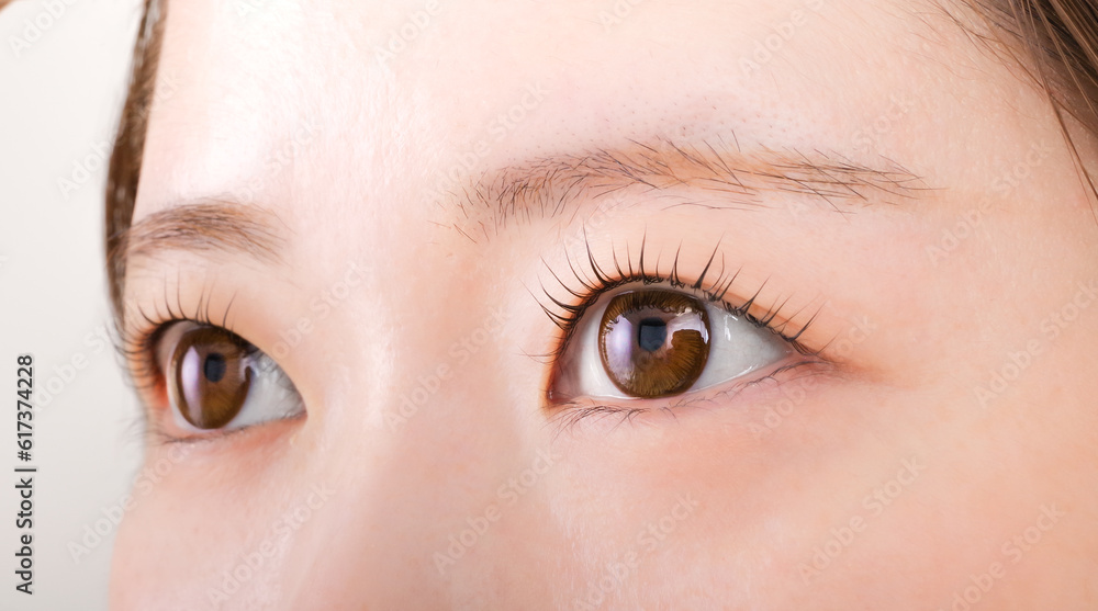 Obraz premium 若い女性の目元のアップ