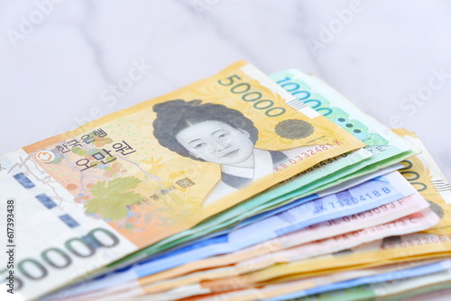 韓国の通貨、ウォンKRWの紙幣 photo