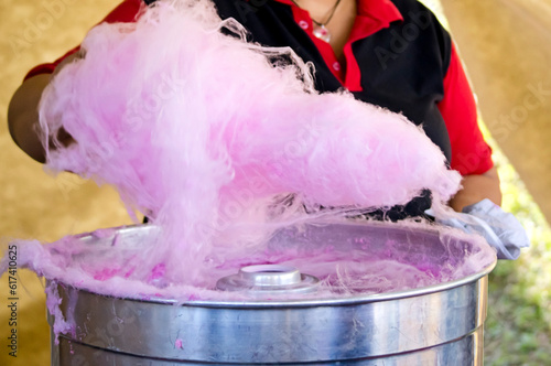 Preparation of cotton candy in aluminum pan
