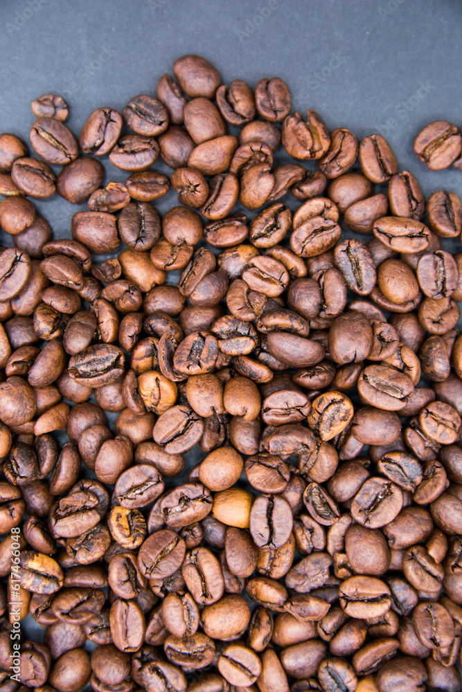 Naklejka premium Fondo textura de granos de café. Copy space. Close up.
