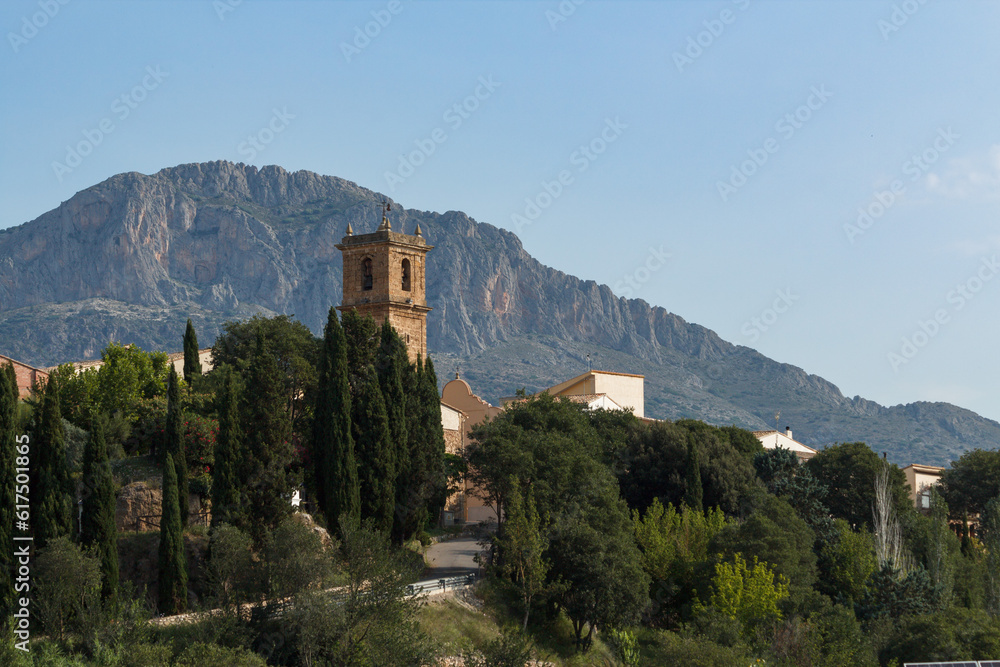 Paisaje con el campanario de Alcocer de planes y la cima del Benicadell al fondo, España