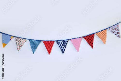 bandeiras coloridas para festa de são joão, celebração festa junina, festa julina, arraiá no sertão 