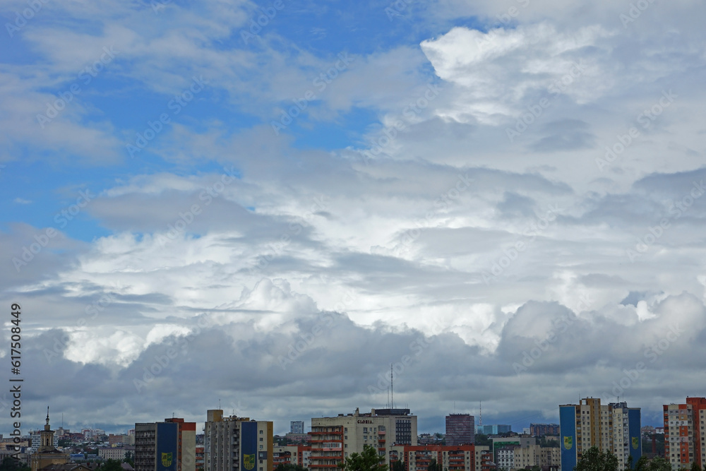 Fototapeta premium clouds over city