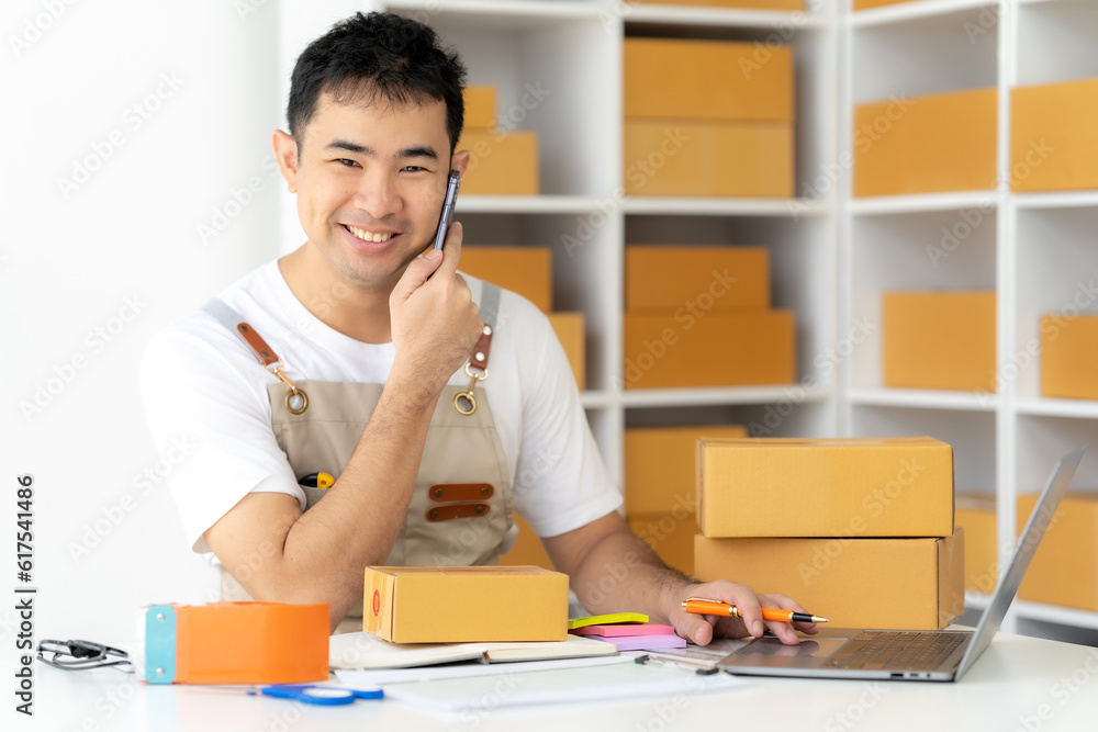 start a small business SME business owners, male entrepreneurs Write the receipt box address. and check orders online To prepare to pack boxes for sale to customers, online sme business ideas start a small business SME business owners, male entrepreneurs Write the receipt box address. and check orders online To prepare to pack boxes for sale to customers, online sme business ideas