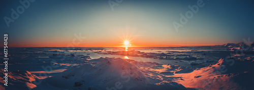 Valokuva Summer sunset in Antarctica