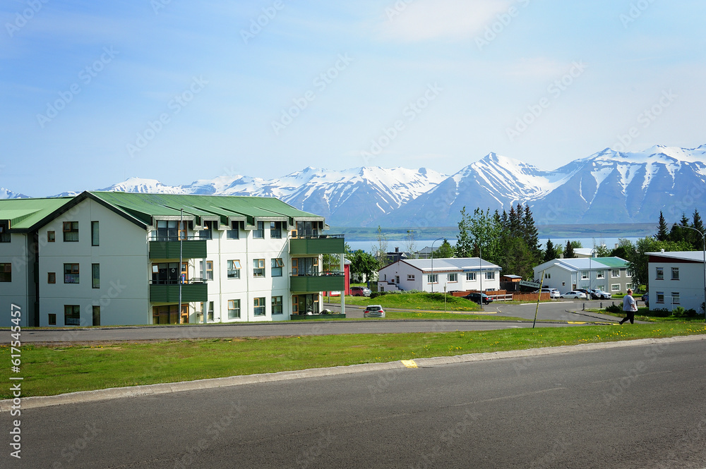 Φωτογραφία A residential street in the northern Icelandic village of Dalvik