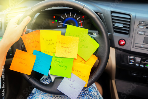 Foto To do list in a car - busy day concept