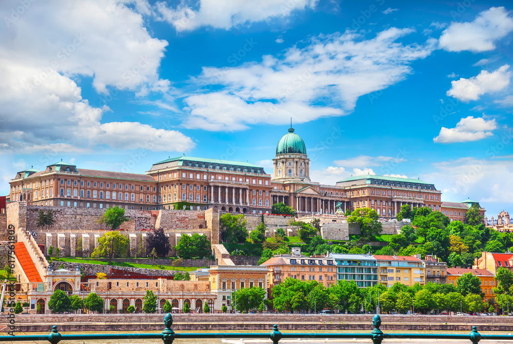 Obraz premium Buda Castle Royal Palace on Hill Hungary Budapest Europe panorama architecture famous landmark historical part city with blue sky.