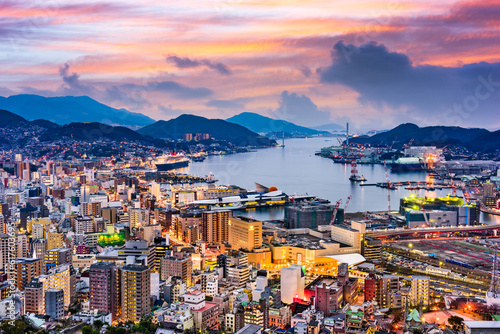 Foto Nagasaki, Japan skyline at night.