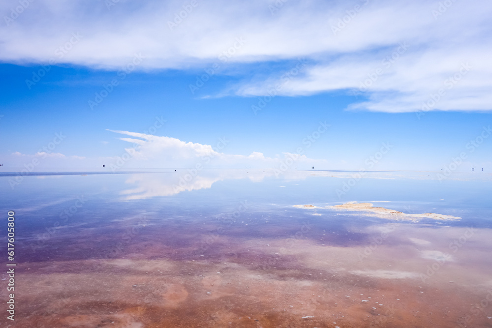 Salar de Uyuni salt flats desert, Andes Altiplano, Bolivia Salar de Uyuni salt flats desert, Andes Altiplano, Bolivia