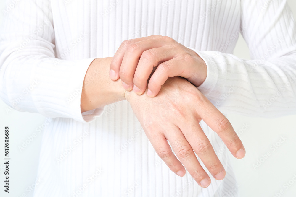Hands of computer users have pain and injury to the fingers. From Syndrome Syndrome .Health and Physical Concepts Hands of computer users have pain and injury to the fingers. From Syndrome Syndrome .Health and Physical Concepts