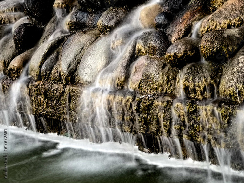 Rocas con agua sedosa