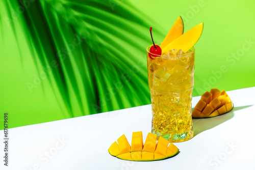 Bilde på lerret Mango rum collins alcoholic cocktail with rum, syrup, ginger beer, lemon juice, ice and fresh mango