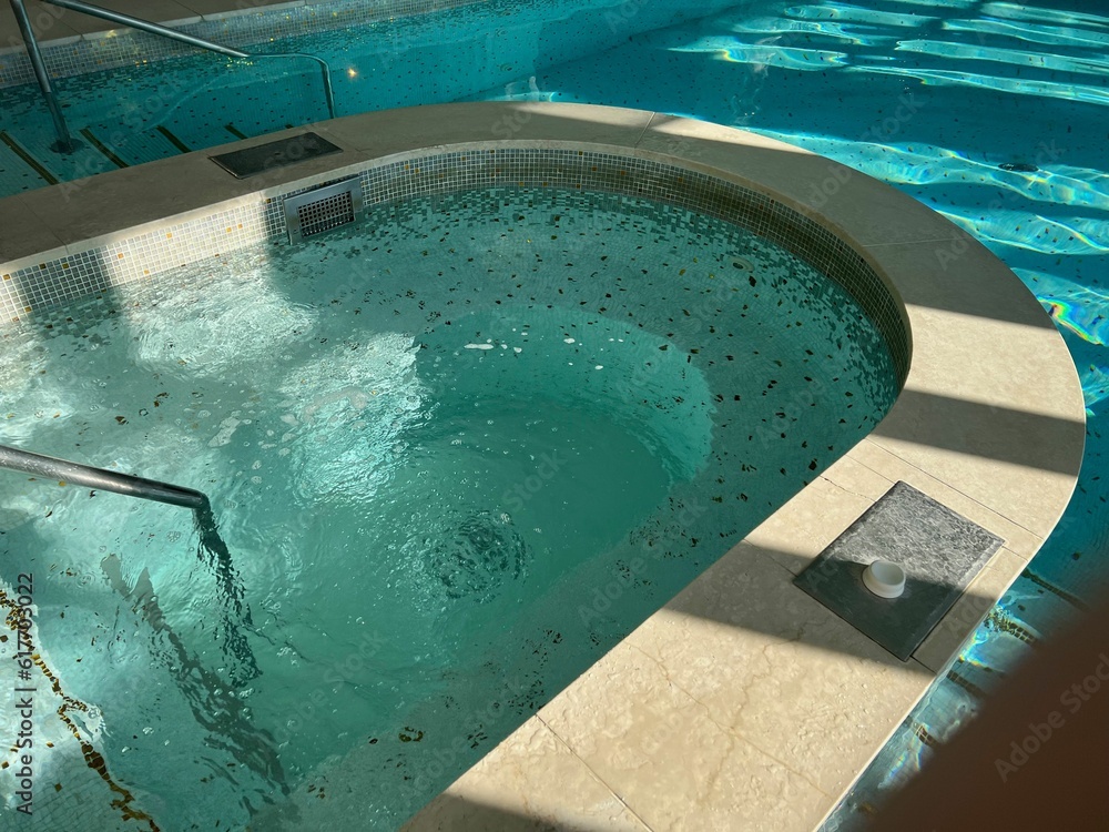 Obraz premium View of luxury swimming pool with clear water indoors