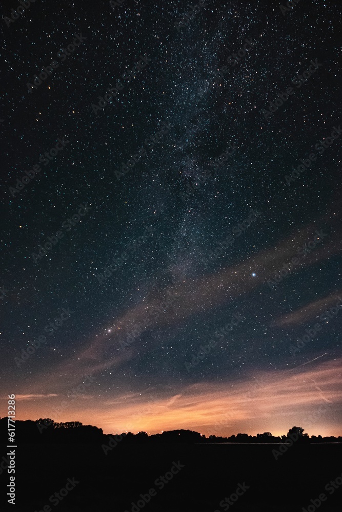 Fototapeta premium Stunning night sky illuminated by a bright Milky Way