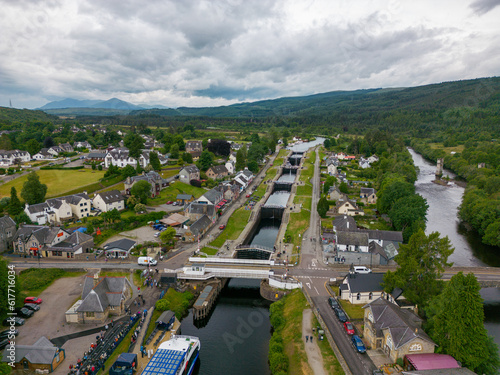 Fotografía An aerial drone photo of the famous boat lock in Fort Augustus in Scotland