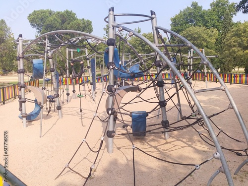 Parque infantil público de la ciudad para juegos