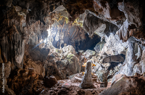 Obraz na płótnie amazing indoor view of phu kham cave in vang vieng, laos w salonie