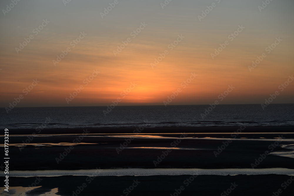 Station balnéaire française située sur la côte d'Opale dans la région de Hauts-de-France Départ pour une immersion en image d'un des plus beau site sauvage . Station balnéaire française située sur la côte d'Opale dans la région de Hauts-de-France Départ pour une immersion en image d'un des plus beau site sauvage .