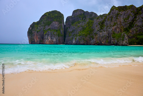 Fototapeta Naklejka Na Ścianę i Meble -  Beautiful scenery of the Thai islands of Phuke, scenery for travel.
