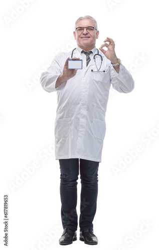 Fotografie in full growth. qualified doctor showing his visiting card