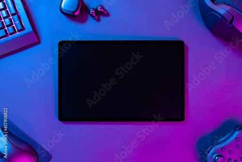 Εκτύπωση καμβά Digital tablet amidst various wireless devices