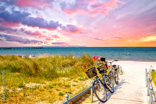 Fototapeta Naklejka Na Ścianę i Meble -  Fahrräder am Strand, Ostsee, Deutschland 